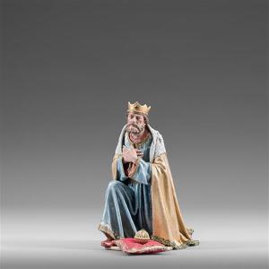 King kneeling Immanuel