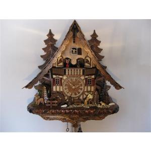 Quartz cuckoo clock with music and dancing couple