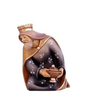 King kneeling modern