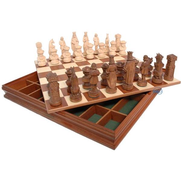 Schachspiel 9 cm mit Holzschachkassette - Gewachst 